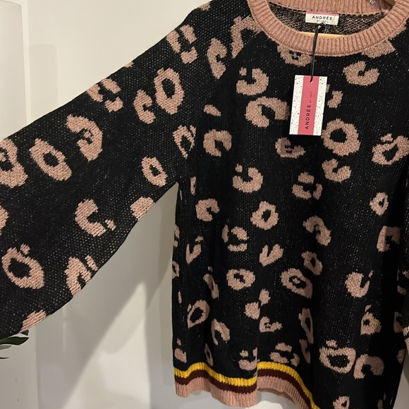 Andree Animal Print Sweater - Picture 3 of 6